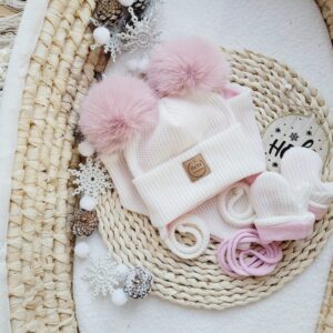 Komplet zimowy wiązany ecru pompony pastel