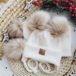 Komplet zimowy wiązany ecru z pomponami beż palony jasny