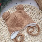 Czapka zimowa wiązana z misiowymi uszkami karmel
