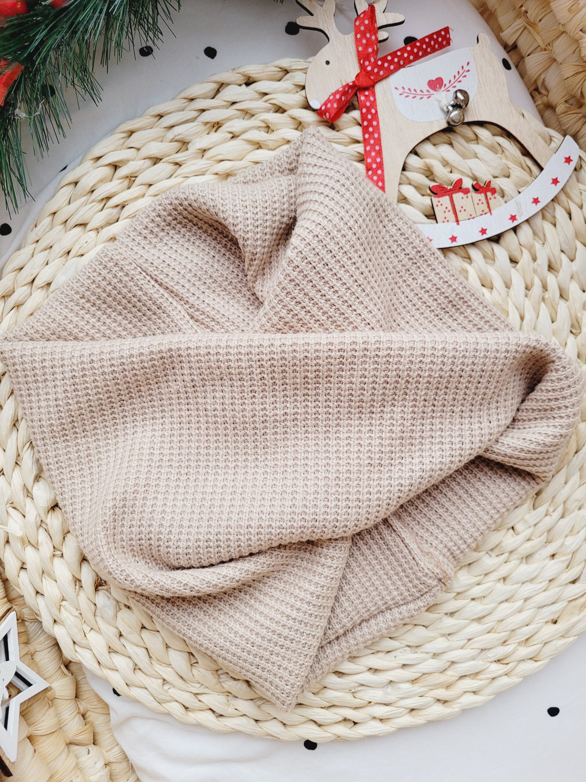 Komin zimowy beżowy zakręcony