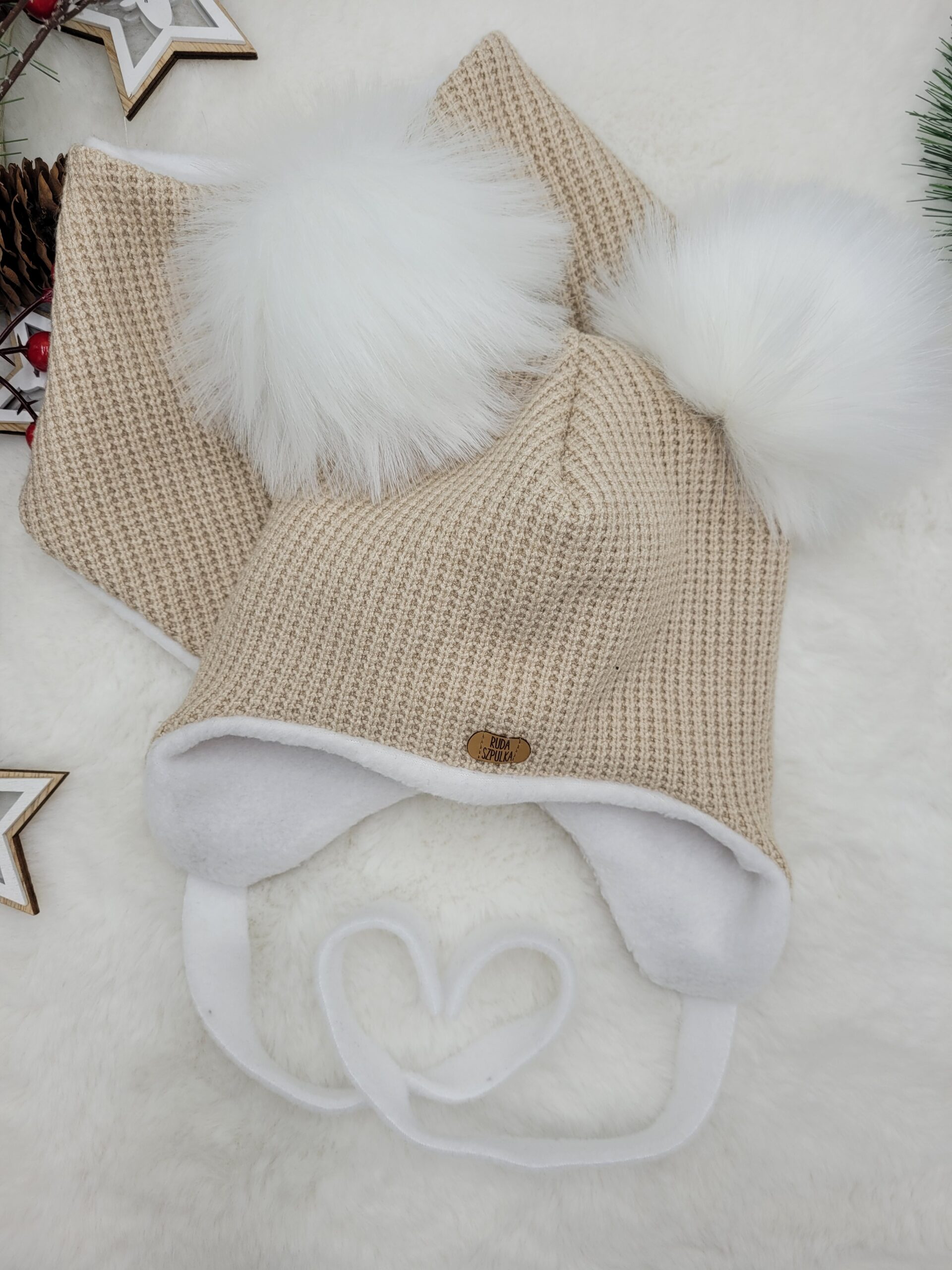 Komplet zimowy wiązany beż pompony białe