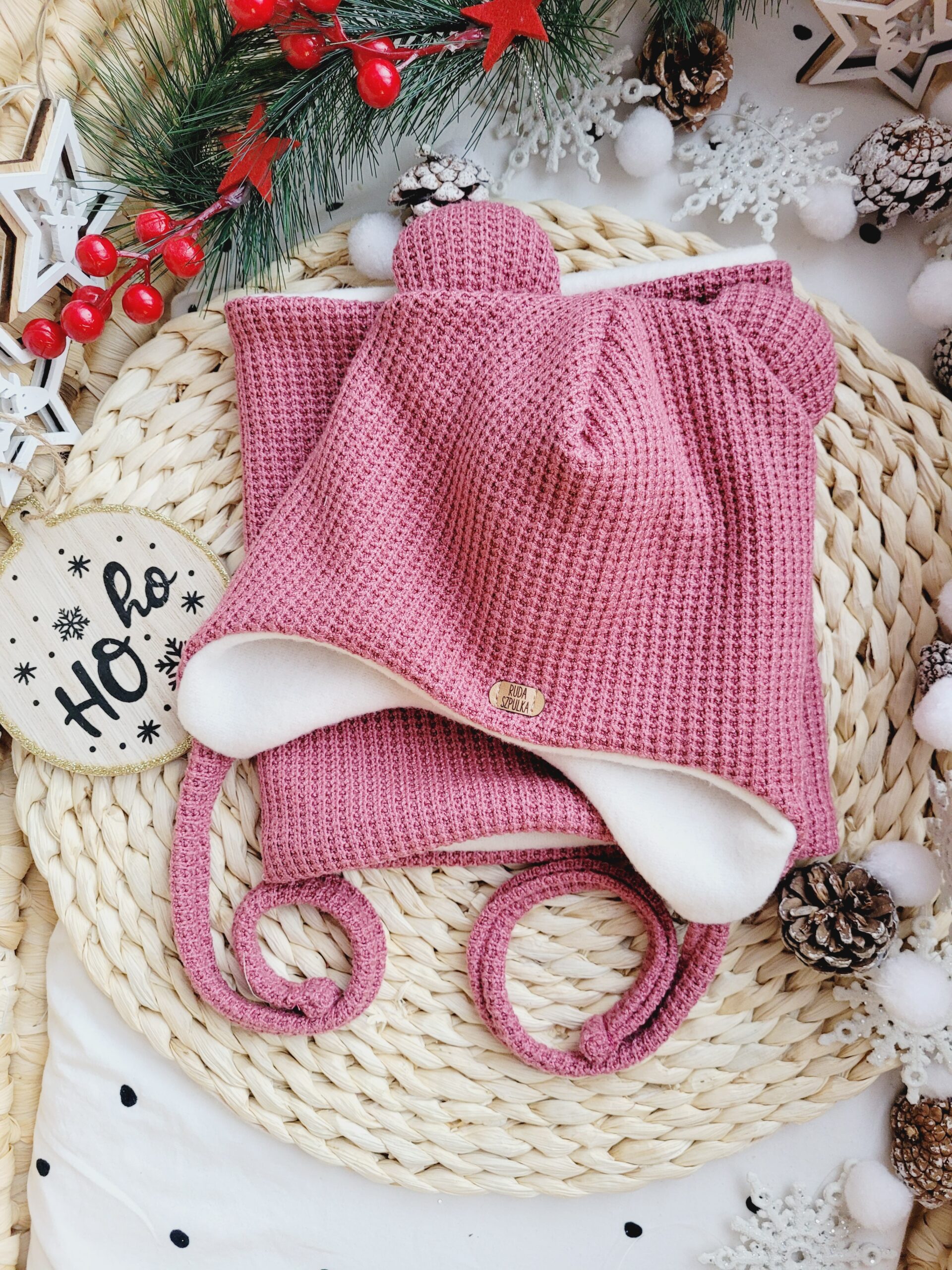 Komplet zimowy wiązany z misiowymi uszkami róż wrzosowy