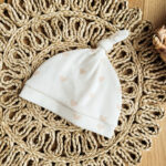 Czapka niemowlęca z supełkiem