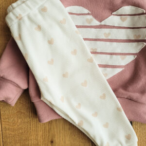 Legginsy prążkowane i bluza z serduszkiem