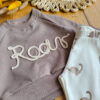 Bluza dziecięca Roar i legginsy prążkowane dinozaury - obrazek 3