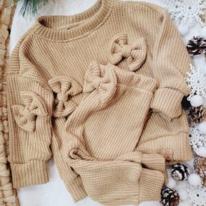 Sweterek i spodnie z kokardkami karmelowy