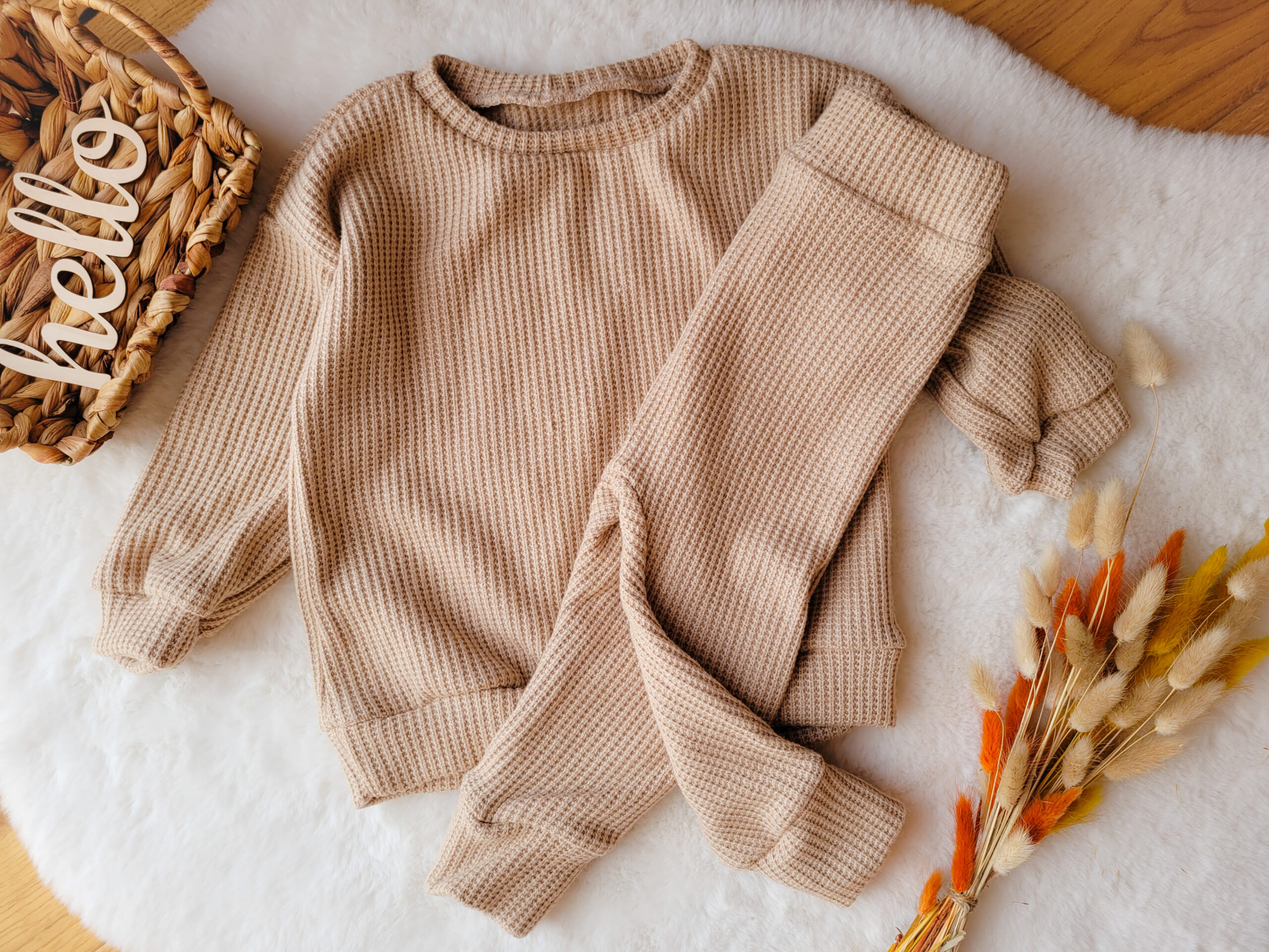 Sweterek oversize i spodnie dziecięce beż