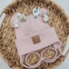 Czapka prążkowana dla dziewczynki kokardki Purple Garden róż pudrowy