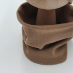 Komin prążkowany ciemny beż