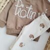 Bluza ciemny beż i legginsy prążkowane ciasteczka