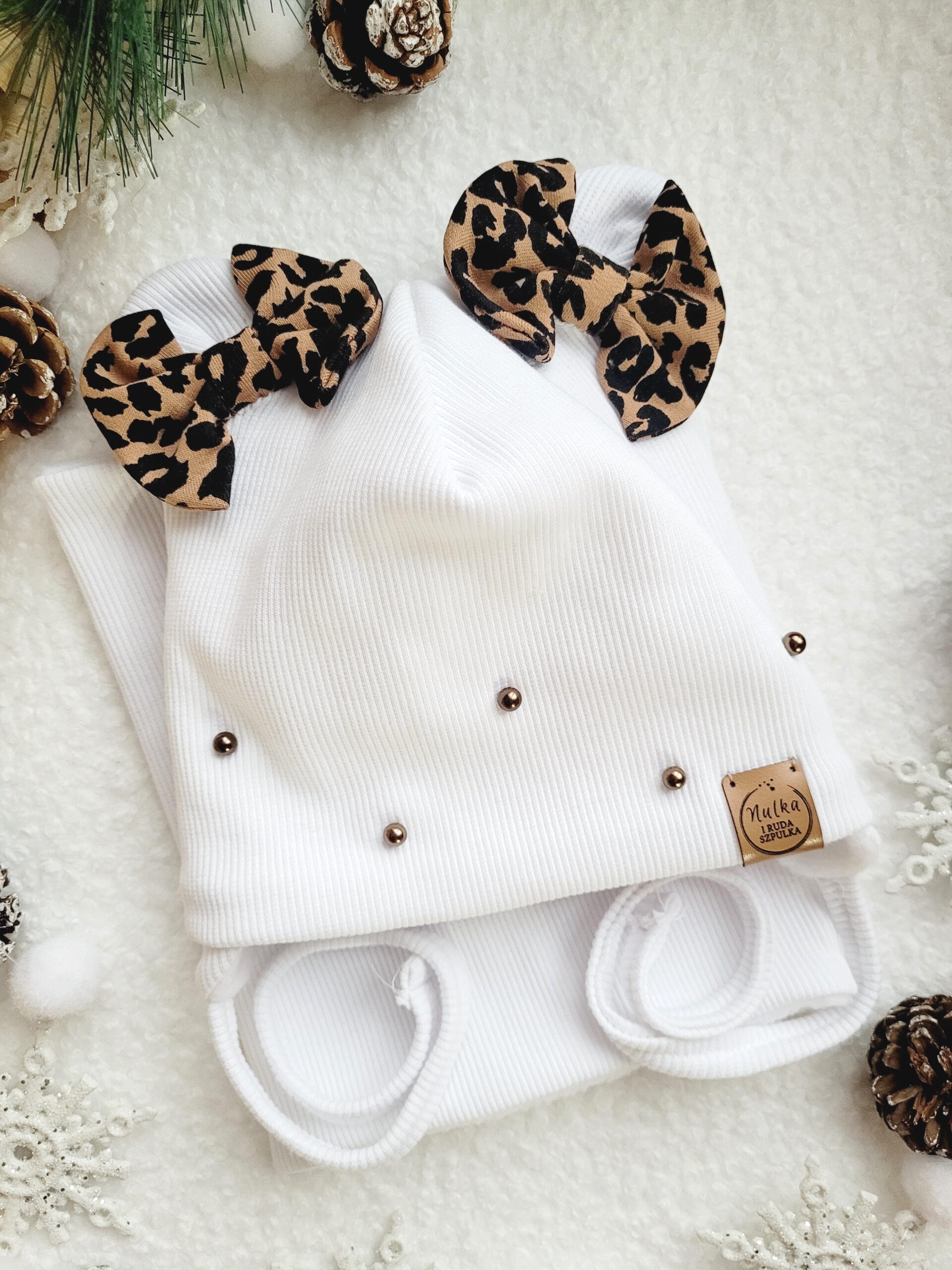 Czapka wiązana i komin biały dla dziewczynki panterka perełki
