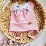 Czapka dla dziewczynki z perełkami i kokardką Pastelowe Róże różowa