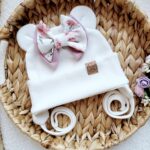 Czapka wiązana dla dziewczynki Peony ecru