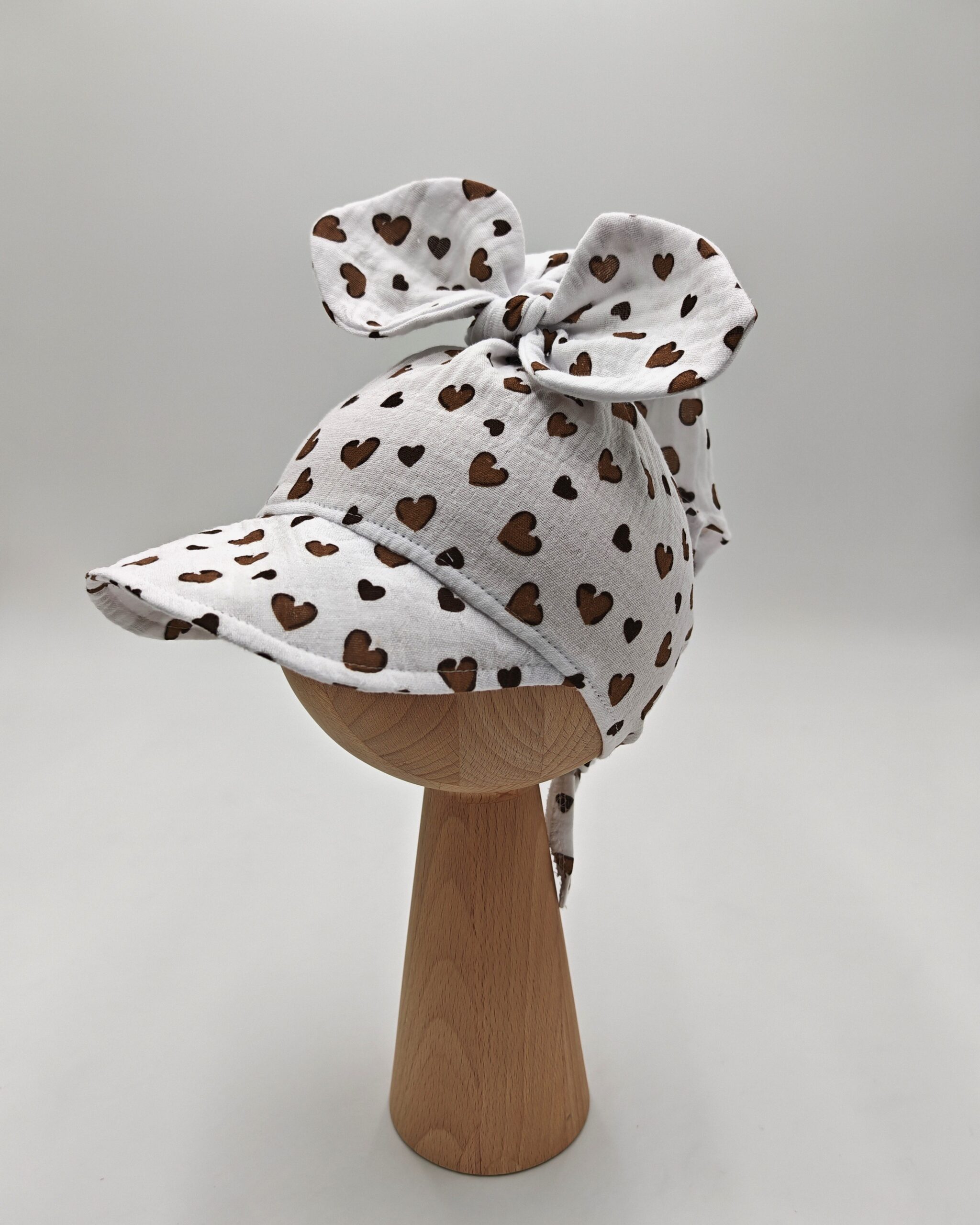 Muślinowa chustka dla dziewczynki beżowe serduszka