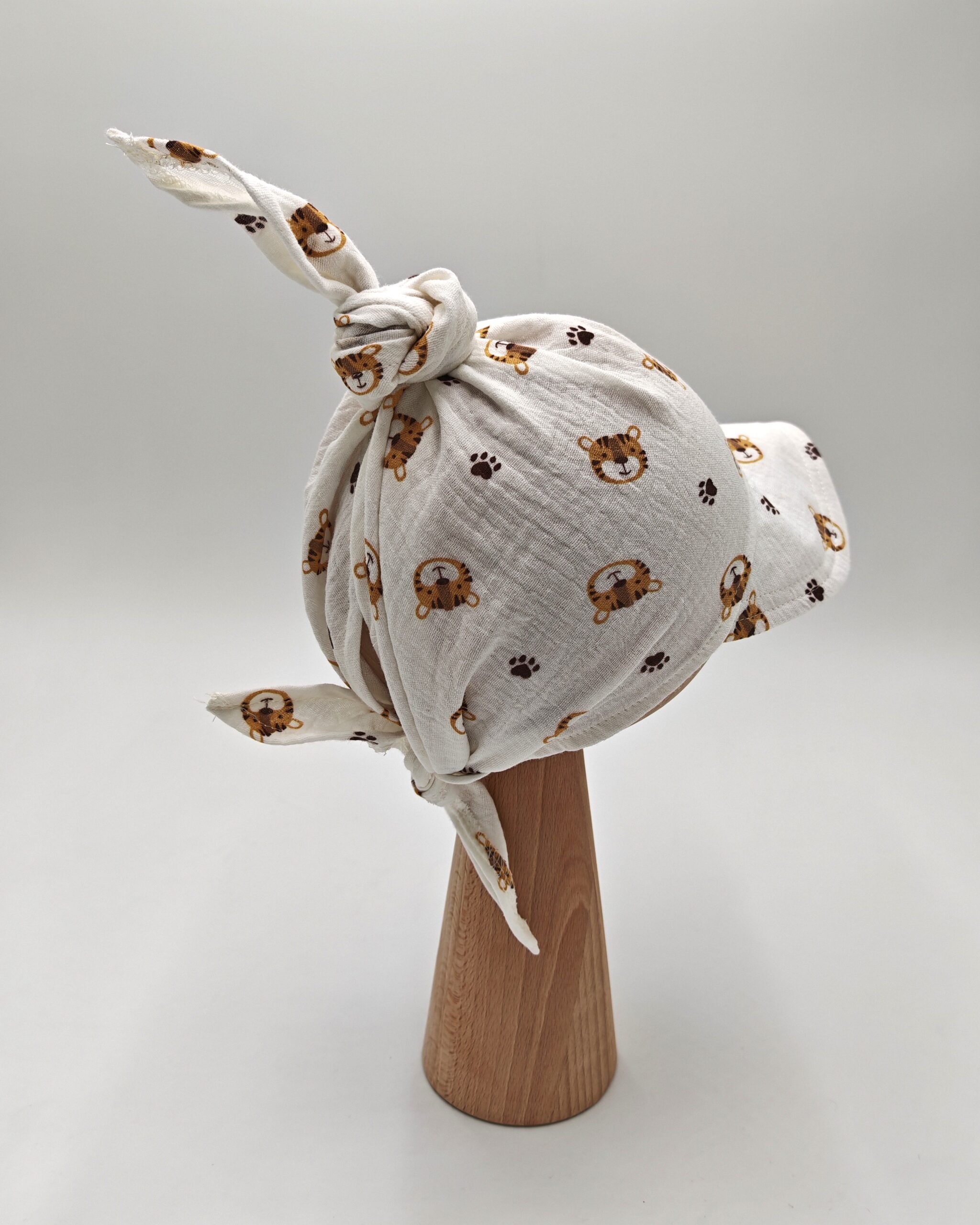 Wiązana chustka muślinowa dla chłopca tygryski