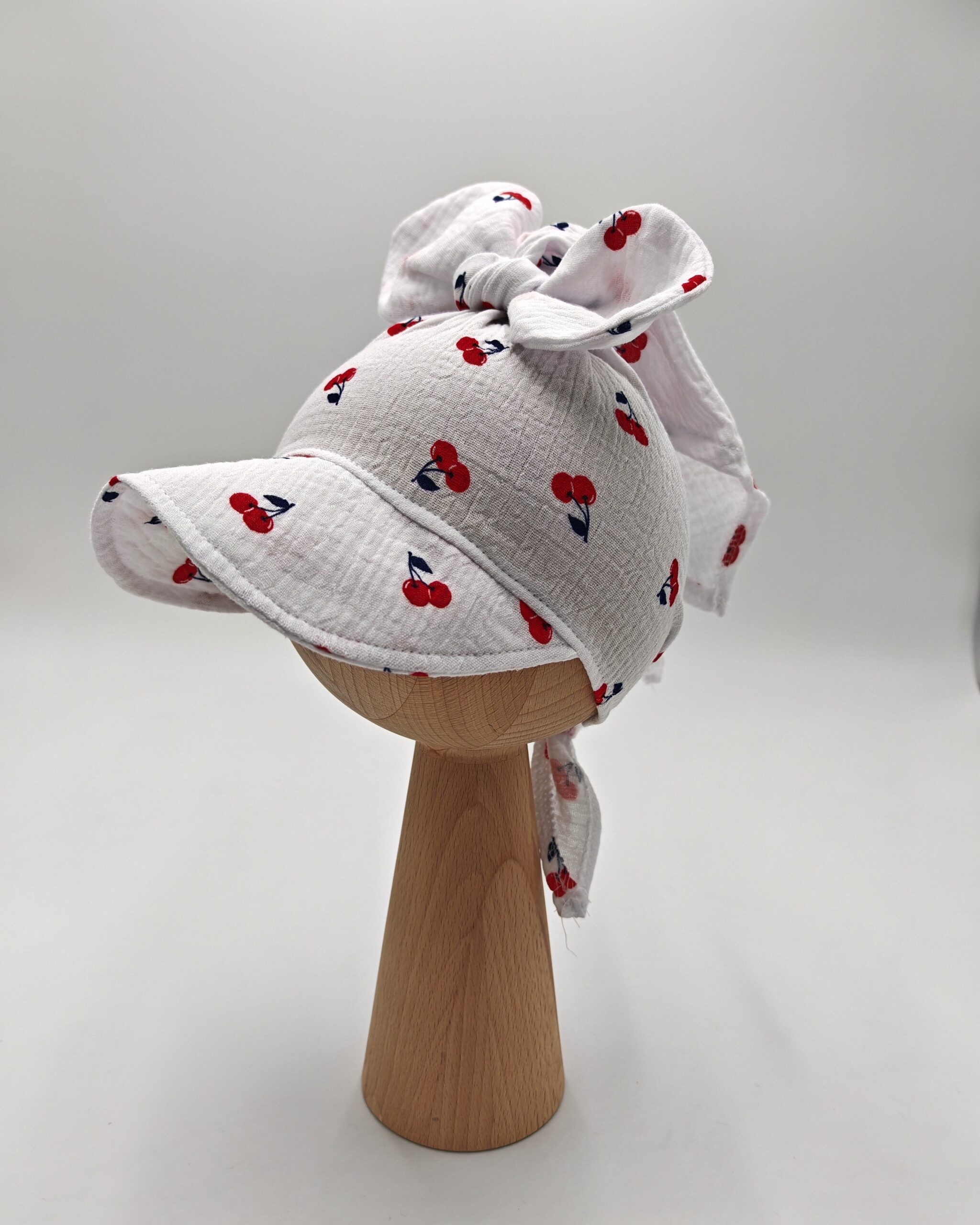 Wiązana chustka muślinowa dla dziewczynki wisienki