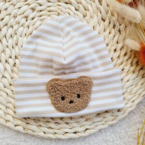 Czapka prążkowana w paski z misiem