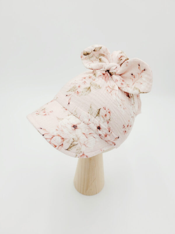 Chusta-z-daszkiem-na-gumce-Rosie-roz-scaled-1.jpg