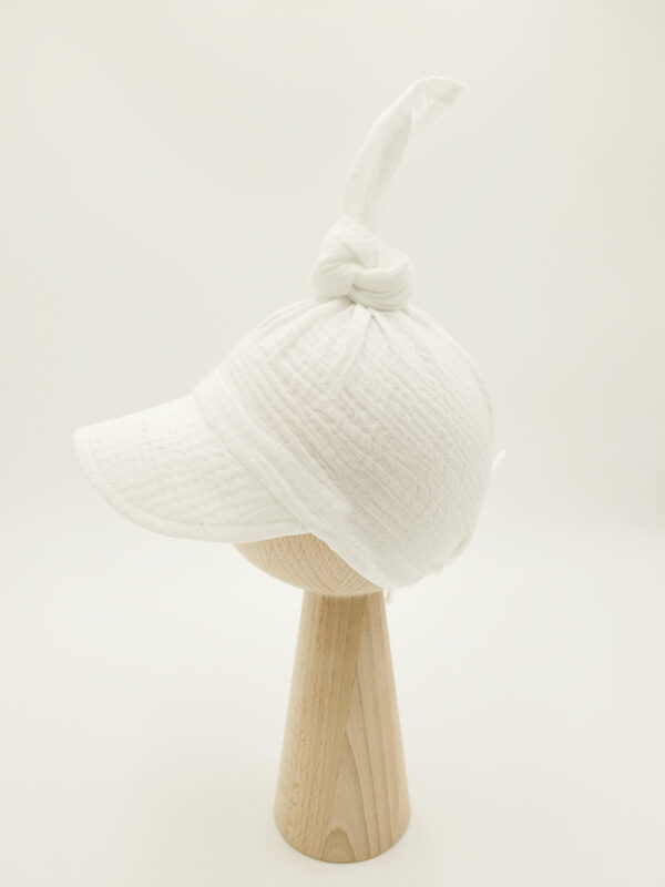 Chusta-z-daszkiem-wiazana-supelek-ecru-scaled-1.jpg