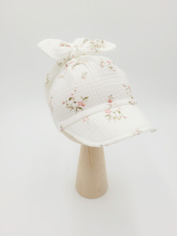 Chusta-z-daszkiem-z-kokardka-rozyczki-krem-wiazana-scaled-1.jpg