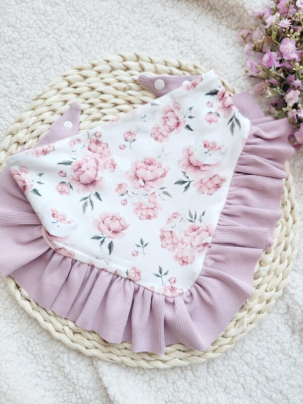 Chusta-z-falbanka-Peony-pastelowy-roz-scaled-1.jpg