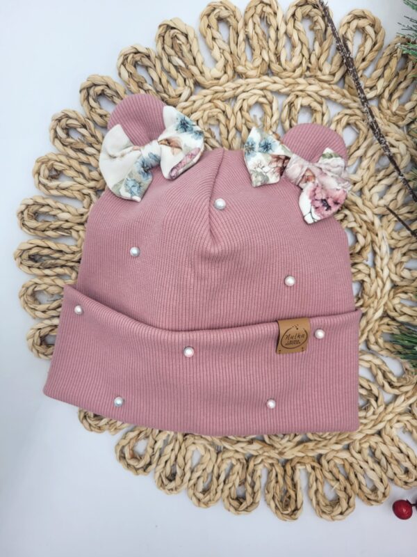 Czapka-dla-dziewczynki-z-kokardkami-Purple-Garden-brudny-roz-perelki-scaled-1.jpg