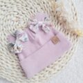 Czapka-dla-dziewczynki-z-kokardkami-Purple-garden-pastelowy-roz-scaled-1.jpg