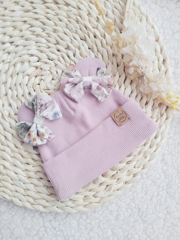 Czapka-dla-dziewczynki-z-kokardkami-Purple-garden-pastelowy-roz-scaled-1.jpg