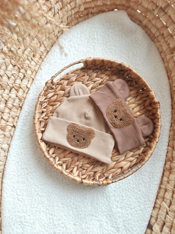 Czapka jasny beż opaska ciemny beż naszywka miś