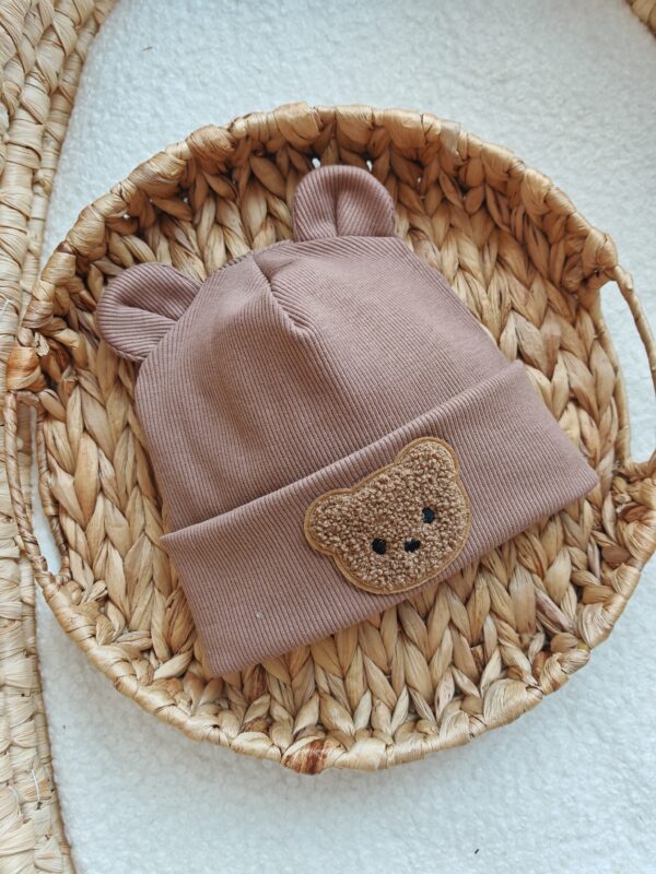 Czapka prąążkowana z uszkami z misiem ciemny beż