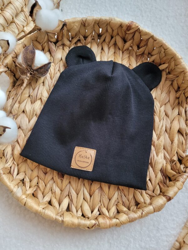 Czapka prążkowana prosta z uszkami czarna Czapka prążkowana prosta z uszkami czarna