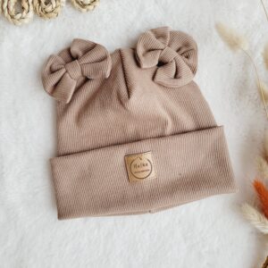 Czapka prążkowana wywiana z kokardkami ciemny beż