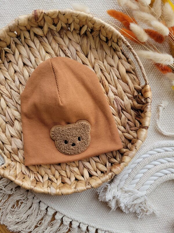 Czapka prążkowana z misiem cynamon