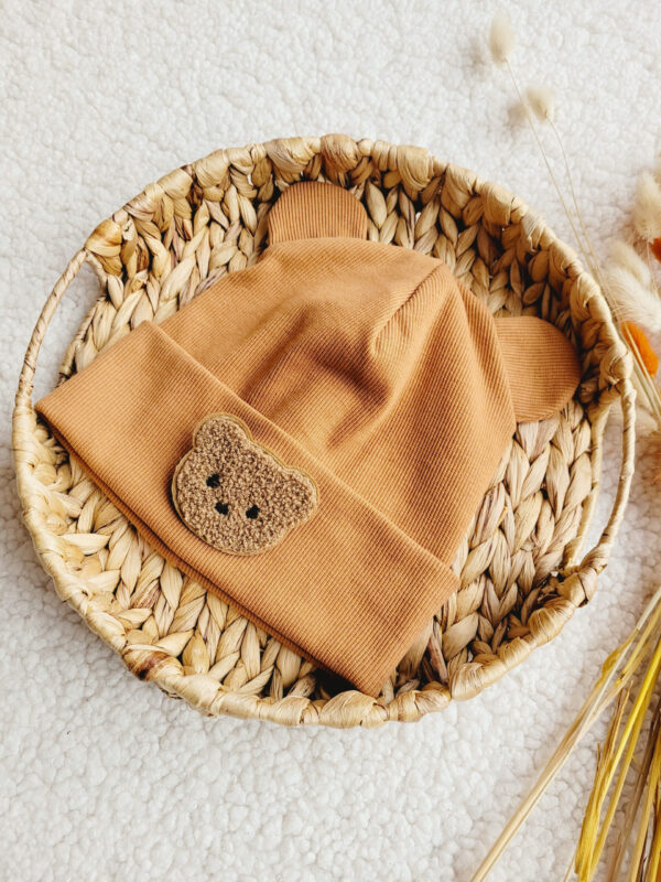 Czapka prążkowana z uszkami z misiem cynamon