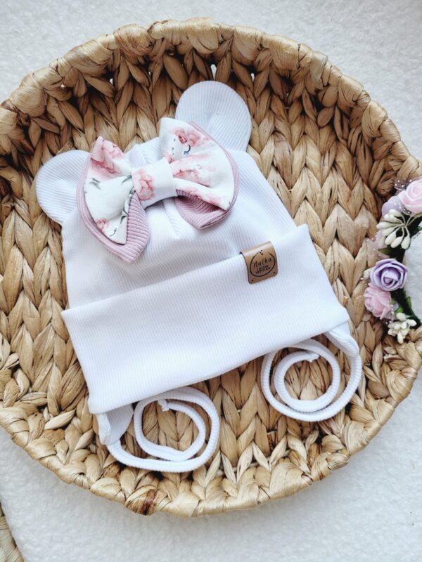 Czapka-wiazana-dl-a-dziewczynki-Peony-biel-scaled-1.jpg