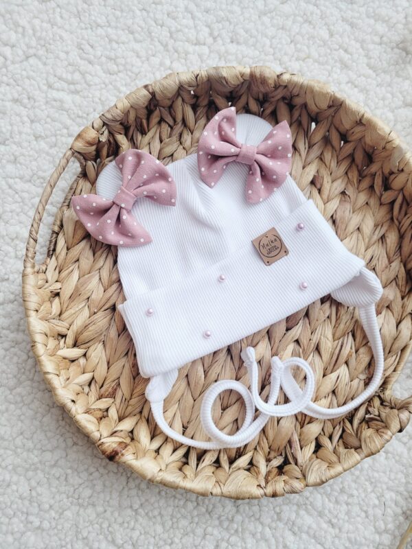 Czapka-wiazana-dla-dziewczynki-bialy-maczek-brudny-roz-perelki-scaled-1.jpg Czapka-wiazana-dla-dziewczynki-bialy-maczek-brudny-roz-perelki-scaled-1.jpg