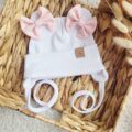 Czapka-wiazana-dla-dziewczynki-bialy-maczek-pastel-scaled-1.jpg