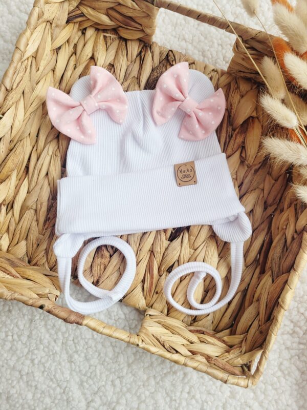Czapka-wiazana-dla-dziewczynki-bialy-maczek-pastel-scaled-1.jpg