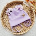 Czapka-wiazana-dla-dziewczynki-z-kokardkami-Minnie-lawenda-scaled-1.jpg
