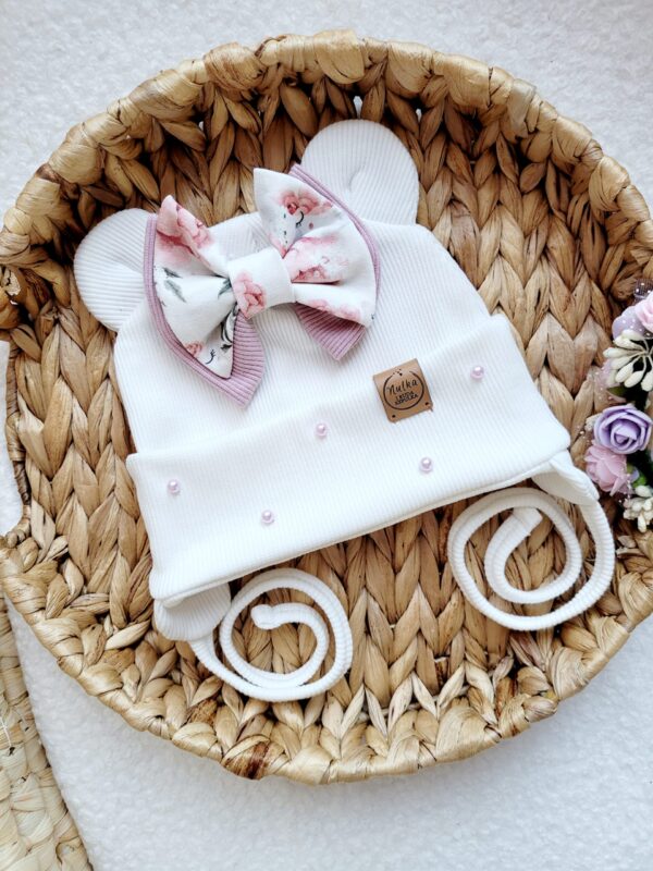 Czapka wywijana z perełkami ecru Peony