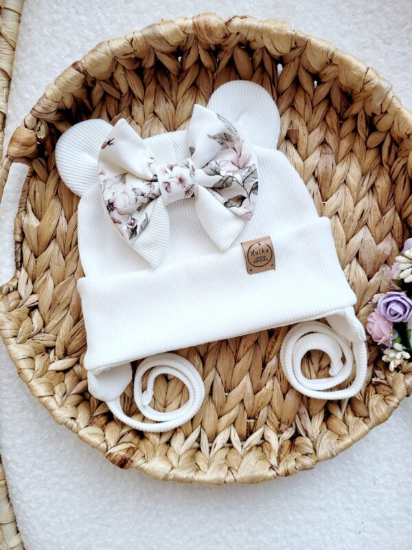 Czapka-wiazana-z-kokardka-Rosie-ecru-scaled-1.jpg Czapka-wiazana-z-kokardka-Rosie-ecru-scaled-1.jpg