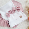 Czapka-z-perelkami-dla-dziewczynki-chusta-z-falbanka-pastelowy-roz-scaled-1.jpg