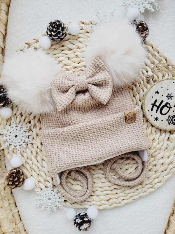 Czapka-zimowa-bez-dla-dziewczynki-pompony-wanilia-scaled-1.jpg