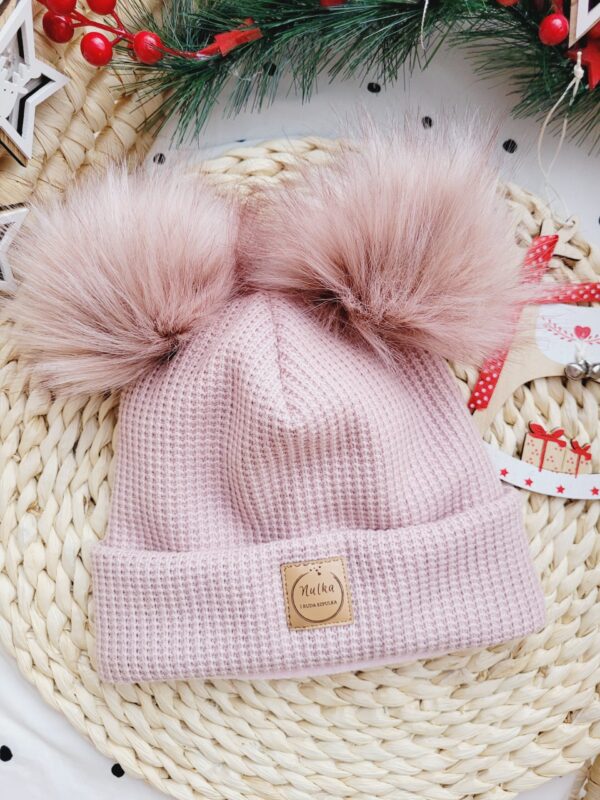 Czapka-zimowa-pastelowy-roz-pompony-rozowe-scaled-1.jpg