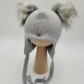 Czapka-zimowa-wiazana-jasny-szary-melanz-z-pomponami-szarymi-scaled-1.jpg