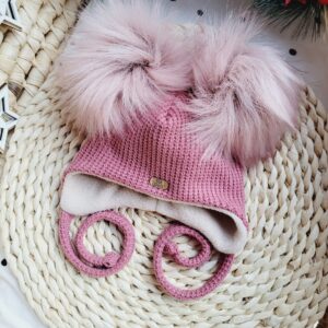 Czapka zimowa wiązana z pomponami - wrzosowy róż