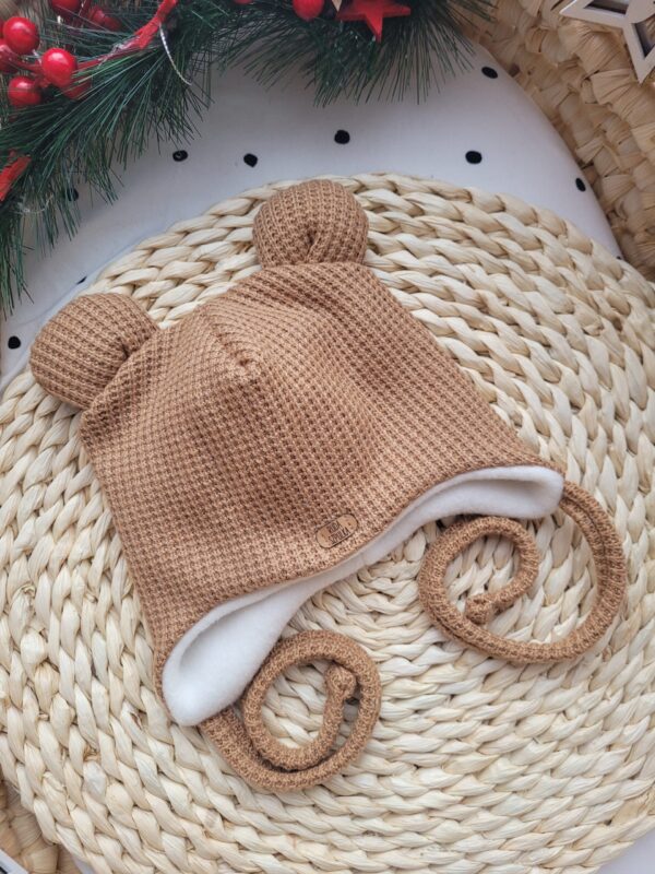 Czapka-zimowa-wiazana-z-misiowymi-uszkami-karmel-scaled-1.jpg