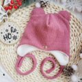 Czapka-zimowa-wiazana-z-misiowymi-uszkami-roz-wrzosowy-scaled-1.jpg