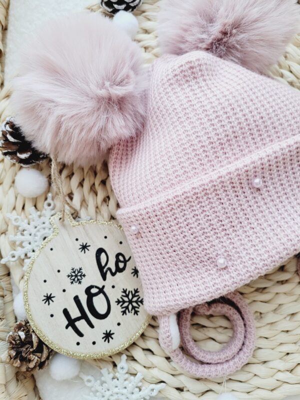 Czapka-zimowa-z-perelkami-dla-dziewczynki-pastelowy-roz-scaled-1.jpg