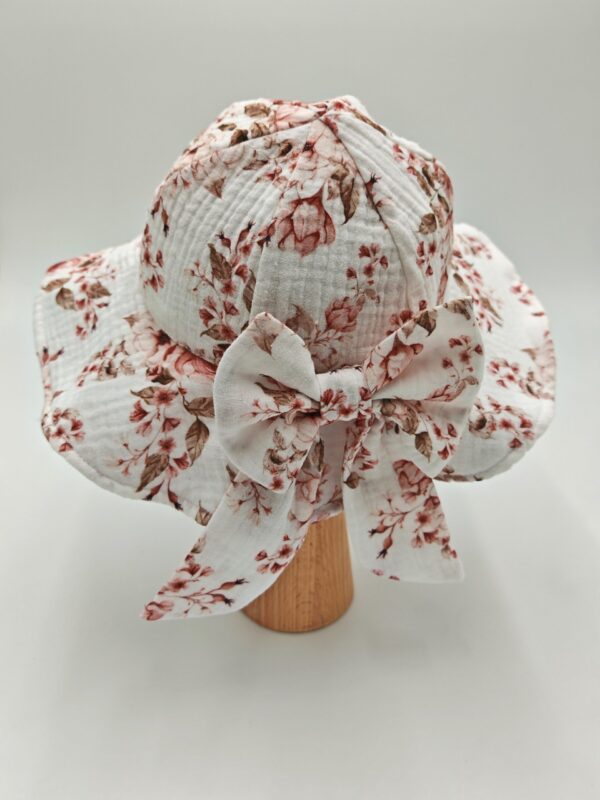 Kapelusz-Rosie-biel-scaled-1.jpg
